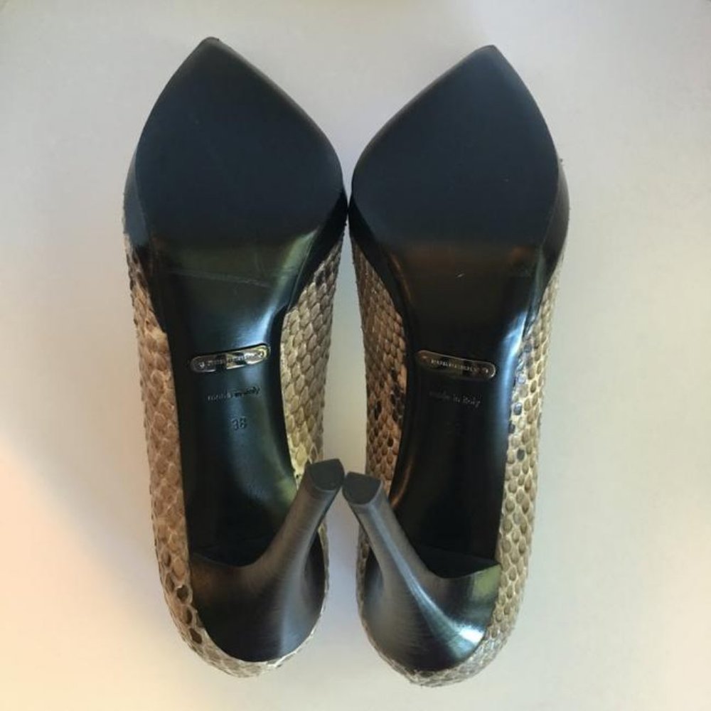 Burberry Unworn Python Snakeskin Stilleto Pumps S… - image 5